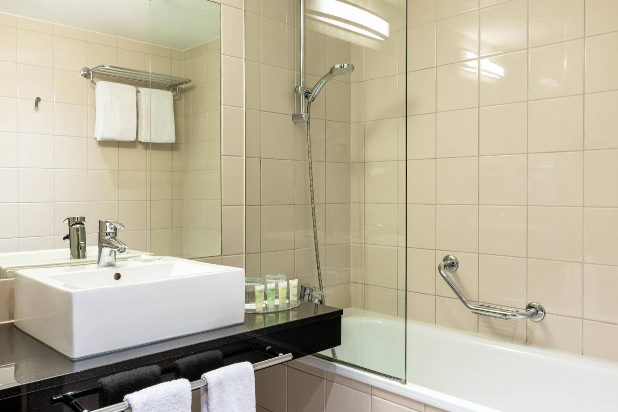 Courtyard By Marriott Paris Saint Denis Hotel Exterior photo