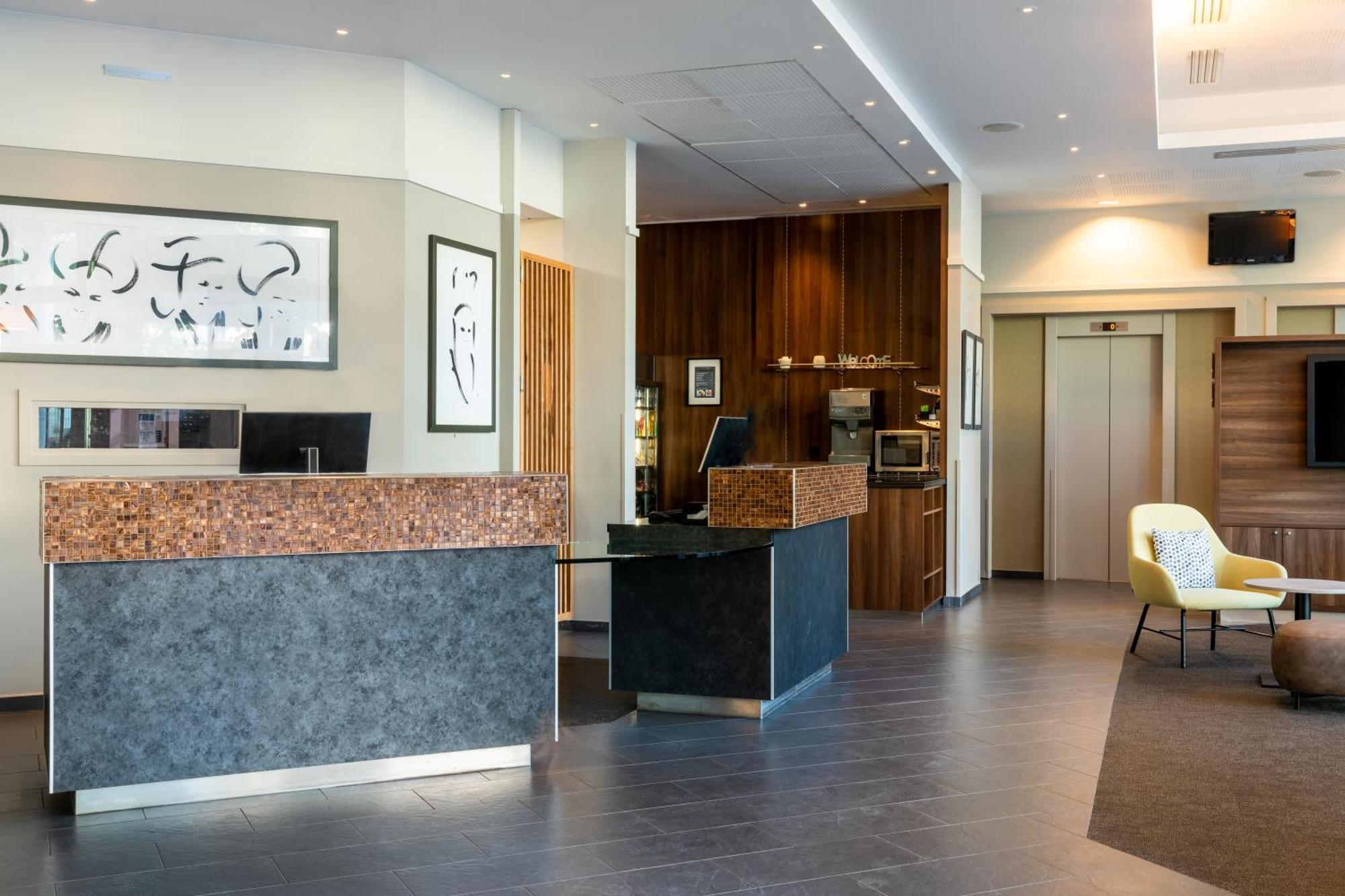 Courtyard By Marriott Paris Saint Denis Hotel Exterior photo